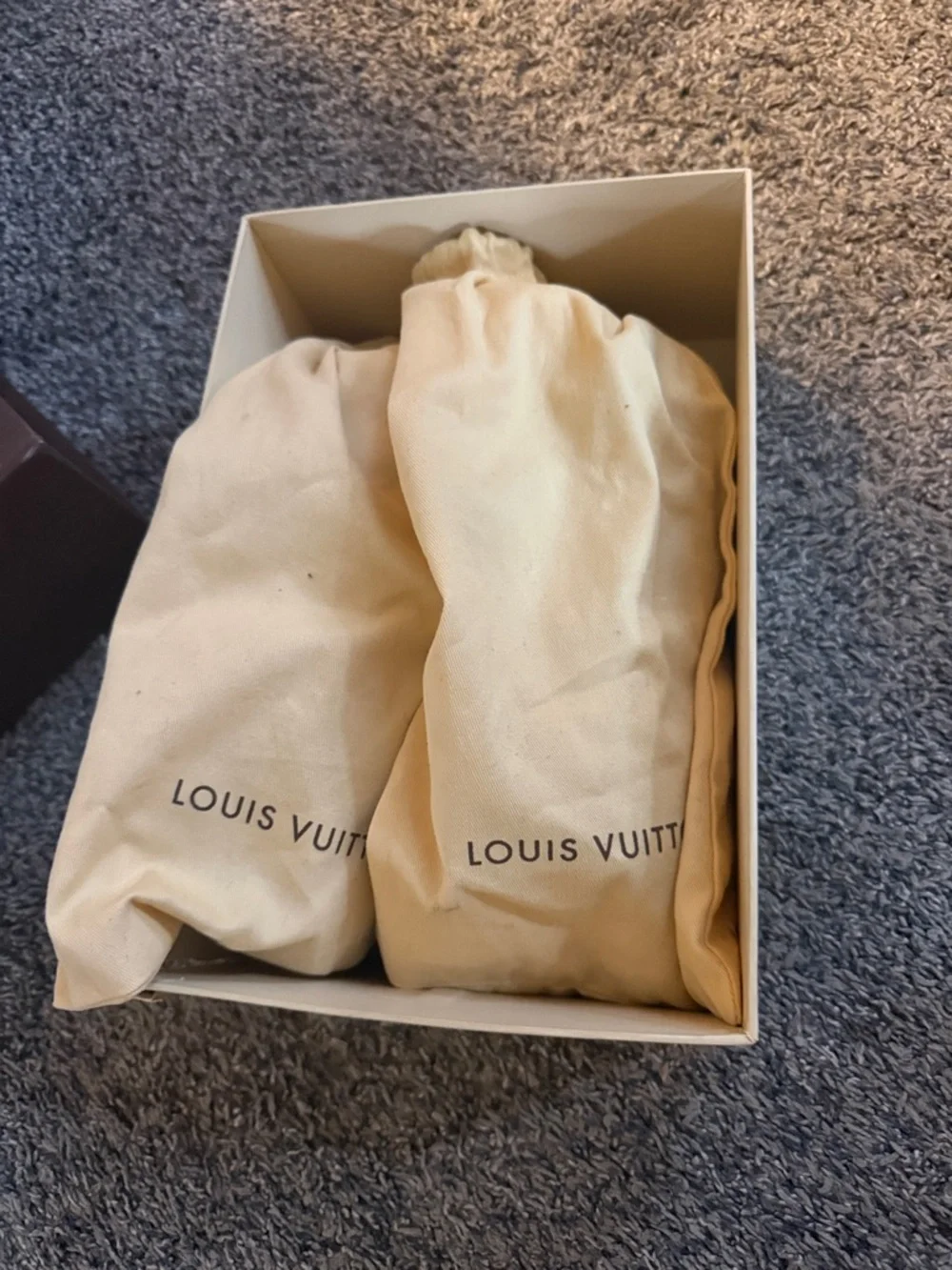 Louis Vuitton - Picture 2 of 4